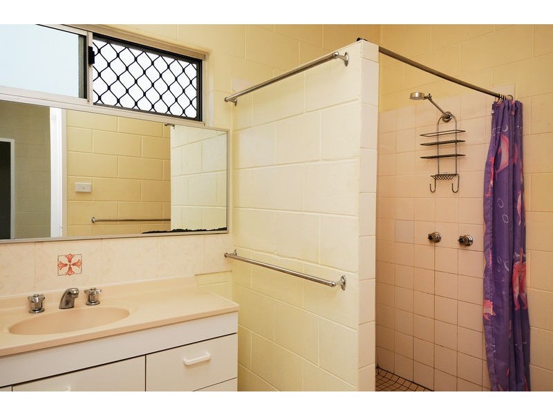 1/106 Wistaria Street, Holloways Beach QLD 4878