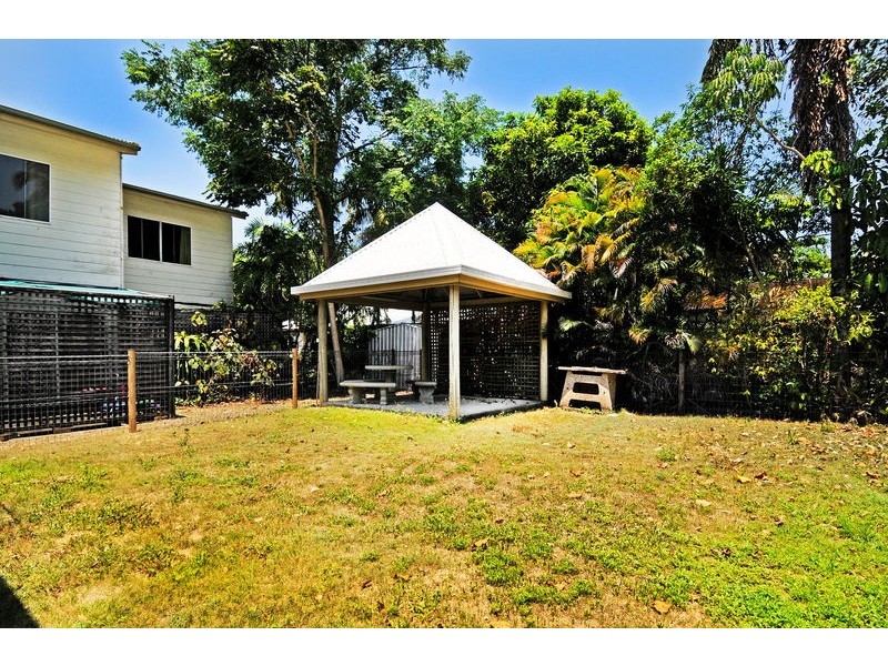 1/106 Wistaria Street, Holloways Beach QLD 4878