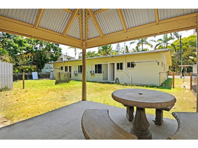 1/106 Wistaria Street, Holloways Beach QLD 4878