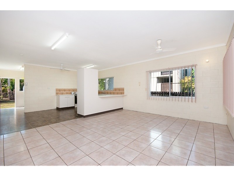2/106 Wistaria Street, Holloways Beach QLD 4878