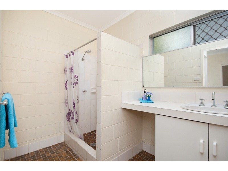 2/106 Wistaria Street, Holloways Beach QLD 4878