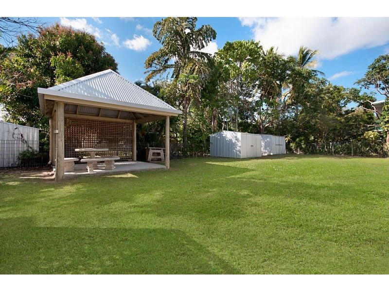 2/106 Wistaria Street, Holloways Beach QLD 4878