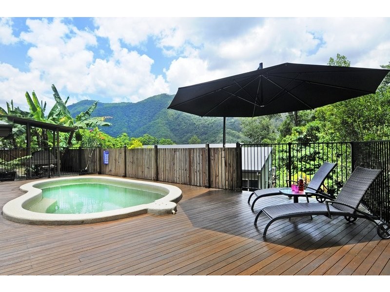 7 Stapleton Close, Redlynch QLD 4870