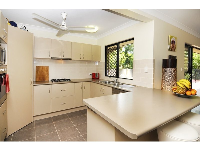 7 Stapleton Close, Redlynch QLD 4870
