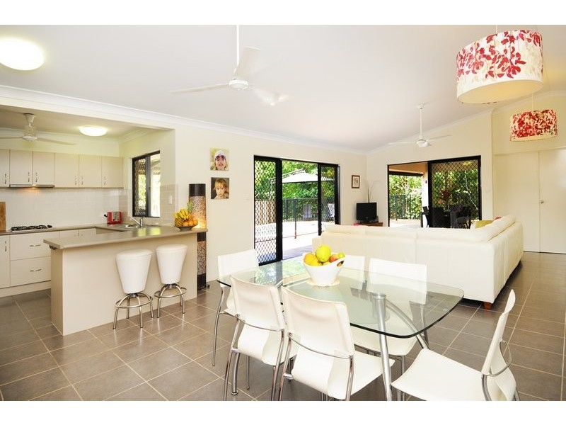 7 Stapleton Close, Redlynch QLD 4870