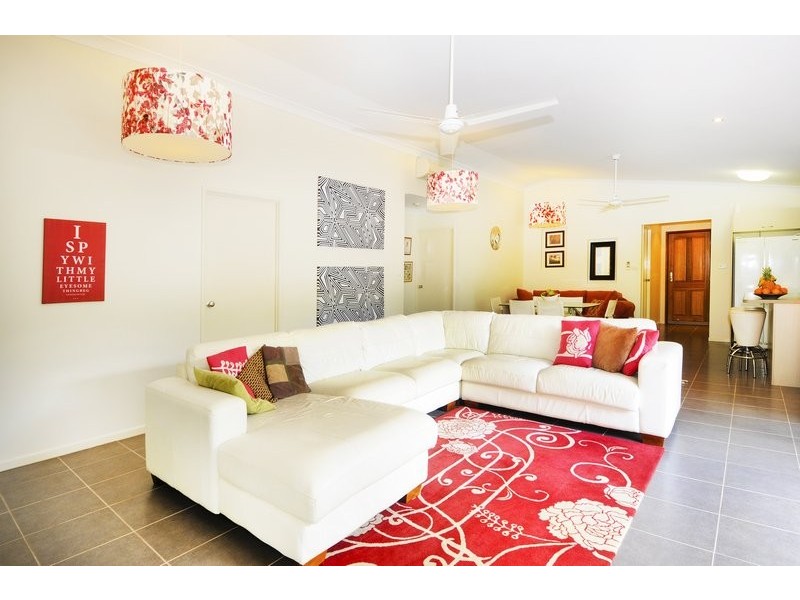 7 Stapleton Close, Redlynch QLD 4870