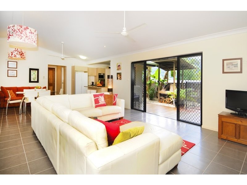 7 Stapleton Close, Redlynch QLD 4870