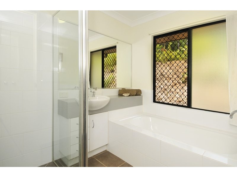 7 Stapleton Close, Redlynch QLD 4870