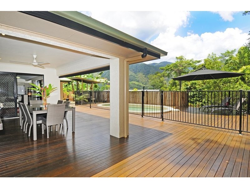 7 Stapleton Close, Redlynch QLD 4870
