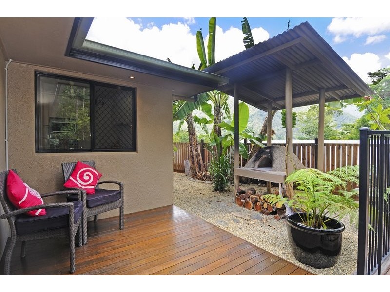 7 Stapleton Close, Redlynch QLD 4870