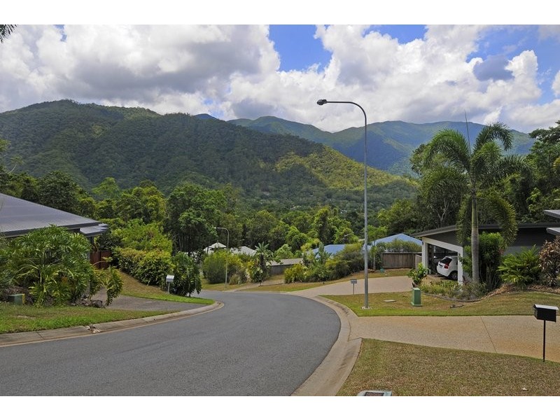 7 Stapleton Close, Redlynch QLD 4870