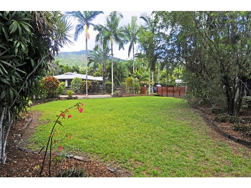 2 Melinga Close, Caravonica QLD 4878