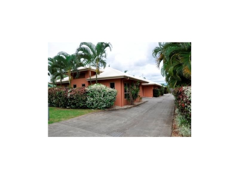 2/10 Short Street, Redlynch QLD 4870