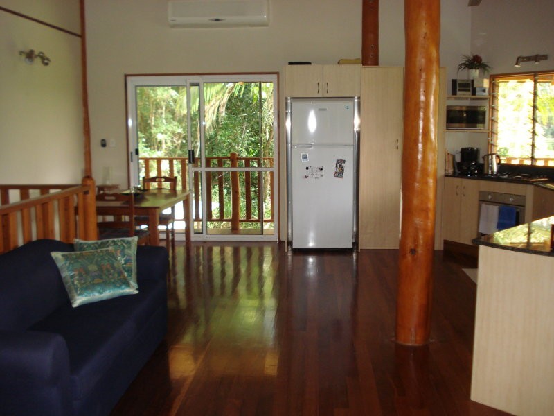 6-8 Cascades Drive, Redlynch QLD 4870