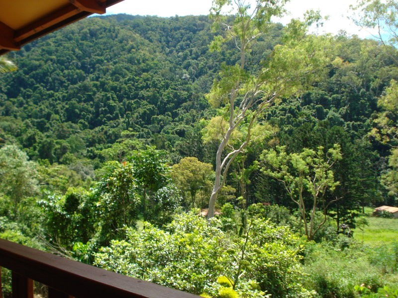 6-8 Cascades Drive, Redlynch QLD 4870