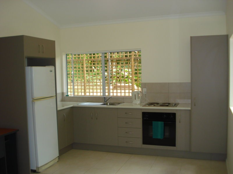 6-8 Cascades Drive, Redlynch QLD 4870