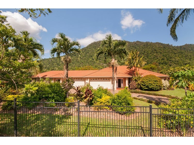3 Crystal Close, Redlynch QLD 4870