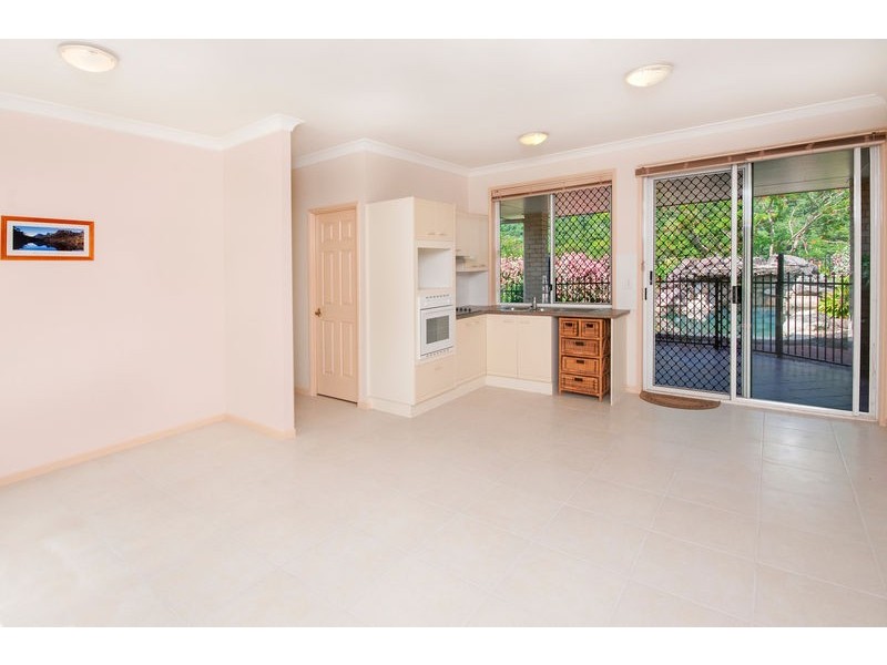 3 Crystal Close, Redlynch QLD 4870