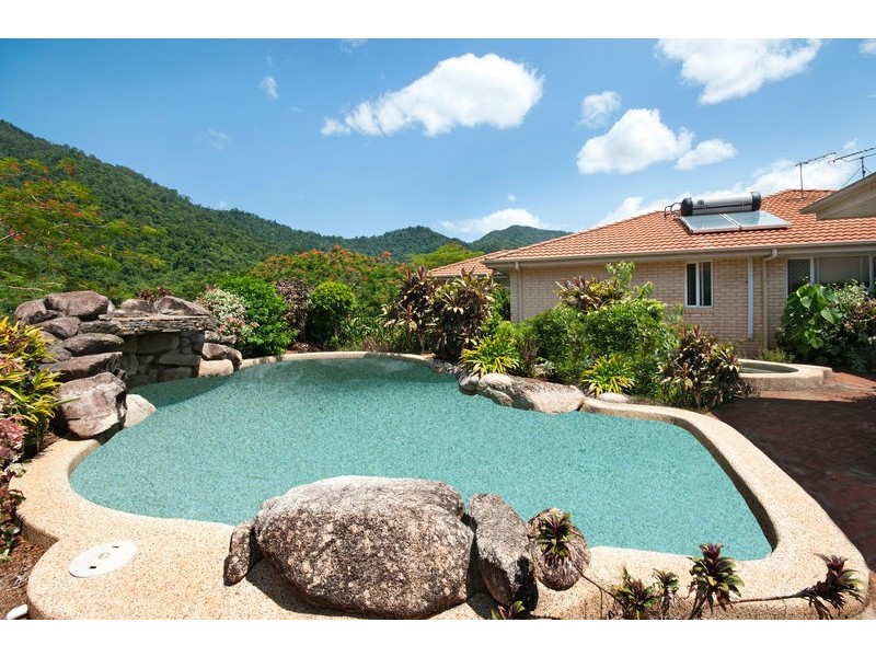 3 Crystal Close, Redlynch QLD 4870