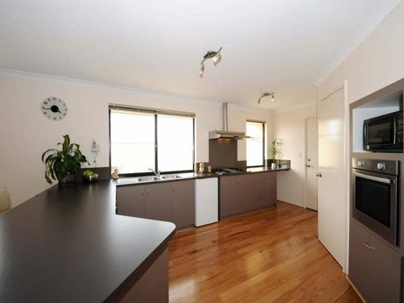 6 Stradbroke Road, Secret Harbour WA 6173