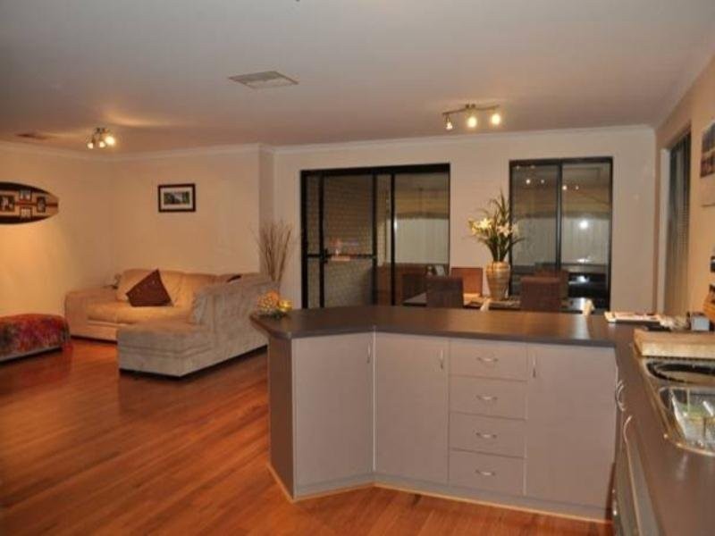 6 Stradbroke Road, Secret Harbour WA 6173