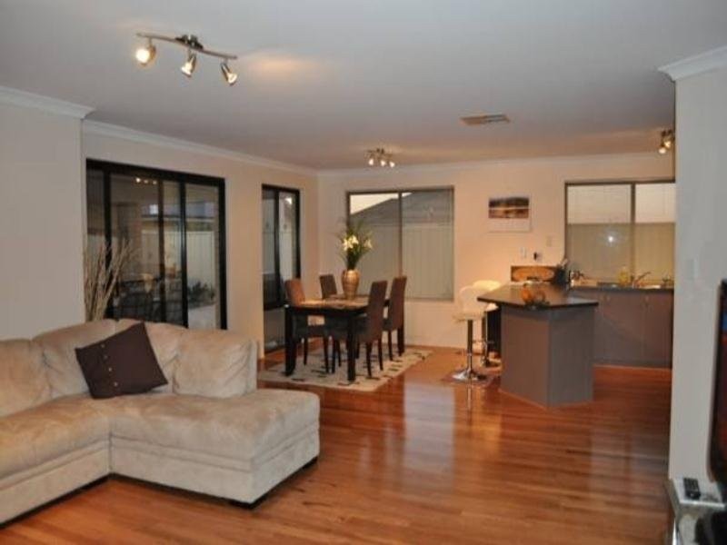 6 Stradbroke Road, Secret Harbour WA 6173