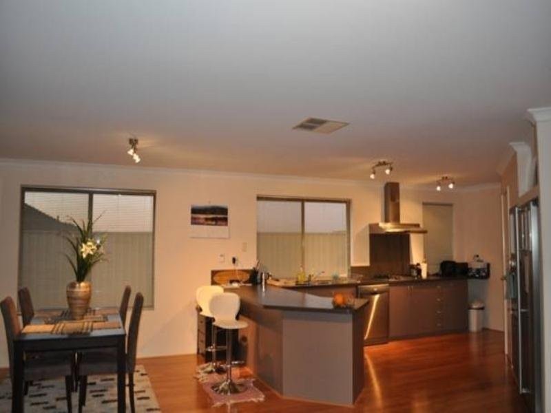 6 Stradbroke Road, Secret Harbour WA 6173