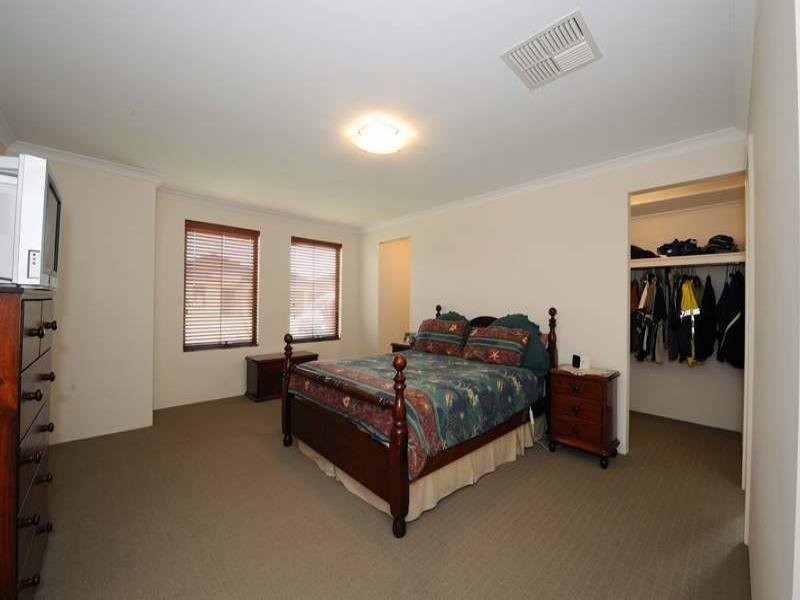 6 Stradbroke Road, Secret Harbour WA 6173