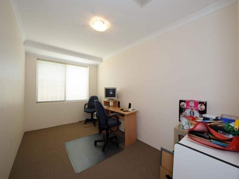 6 Stradbroke Road, Secret Harbour WA 6173