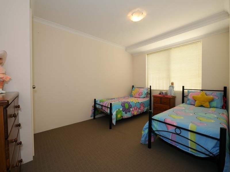 6 Stradbroke Road, Secret Harbour WA 6173