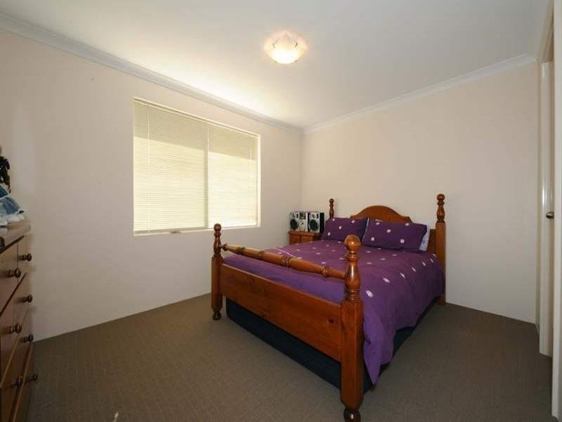 6 Stradbroke Road, Secret Harbour WA 6173