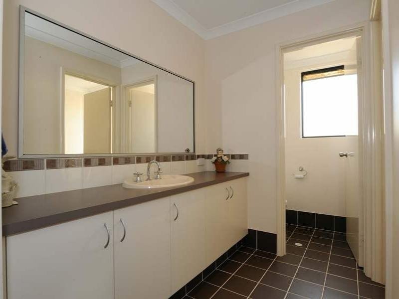 6 Stradbroke Road, Secret Harbour WA 6173