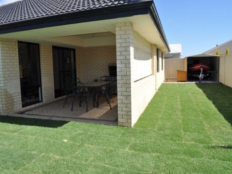 6 Stradbroke Road, Secret Harbour WA 6173