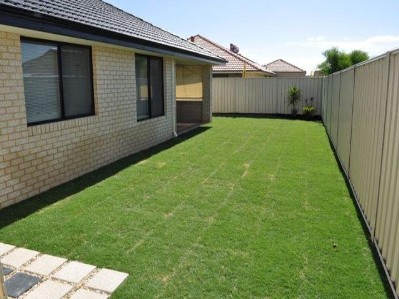 6 Stradbroke Road, Secret Harbour WA 6173