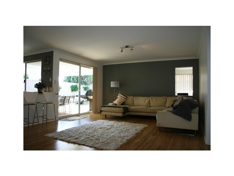 10 Noosa Drive, Secret Harbour WA 6173