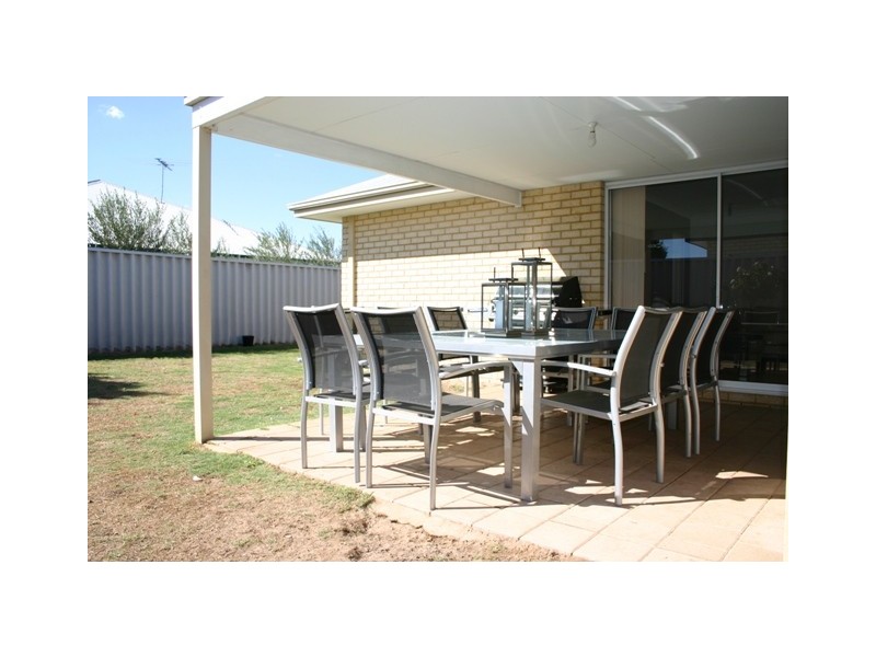 10 Noosa Drive, Secret Harbour WA 6173