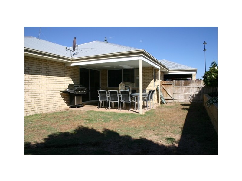 10 Noosa Drive, Secret Harbour WA 6173