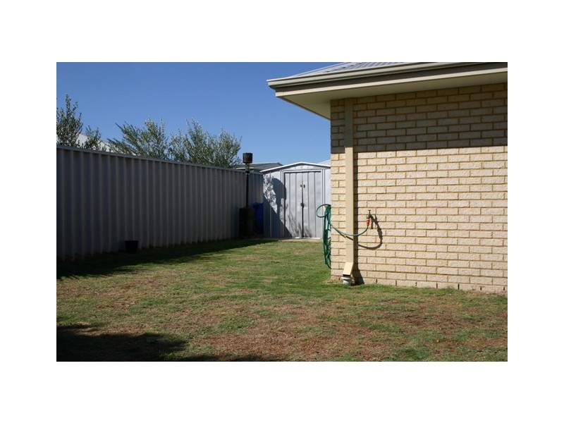 10 Noosa Drive, Secret Harbour WA 6173