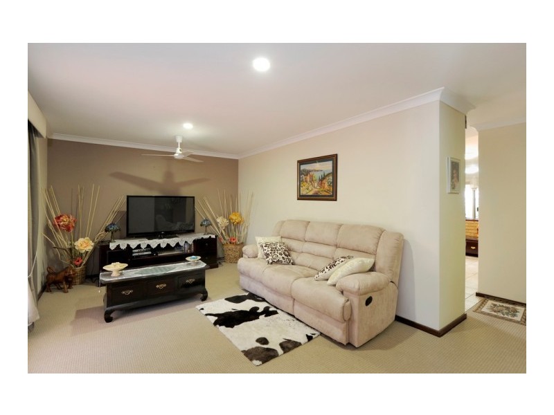 27 Hawker Street, Safety Bay WA 6169