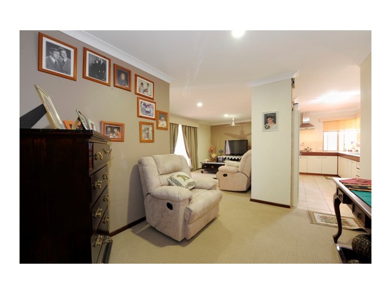 27 Hawker Street, Safety Bay WA 6169