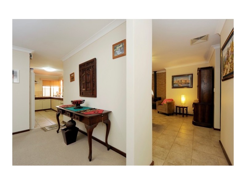 27 Hawker Street, Safety Bay WA 6169