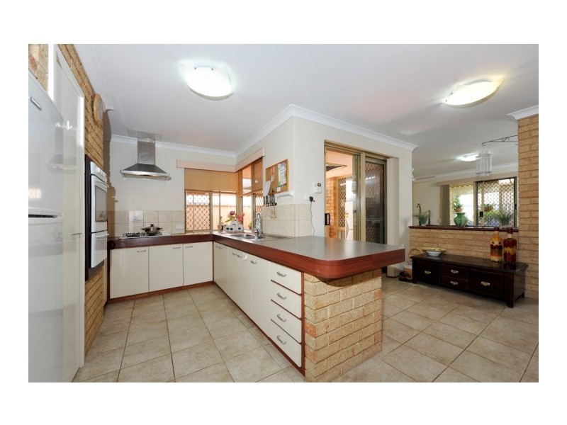 27 Hawker Street, Safety Bay WA 6169