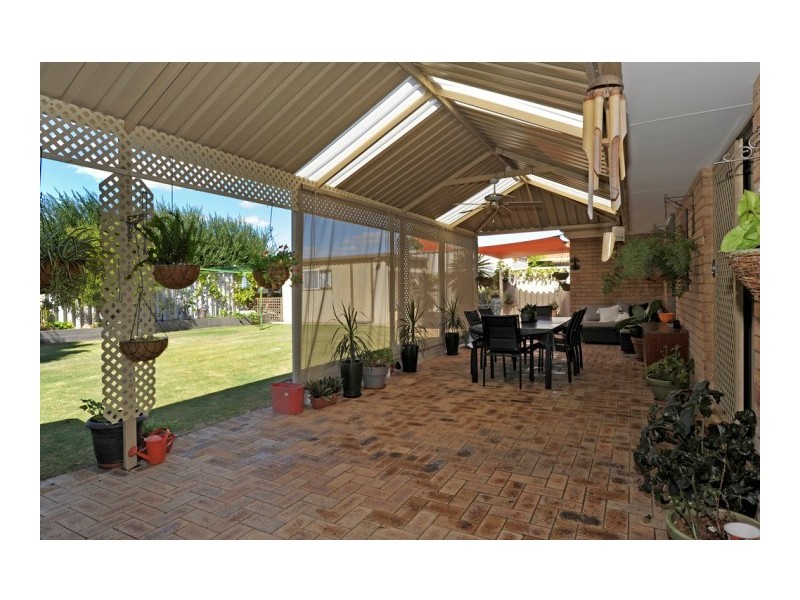 27 Hawker Street, Safety Bay WA 6169