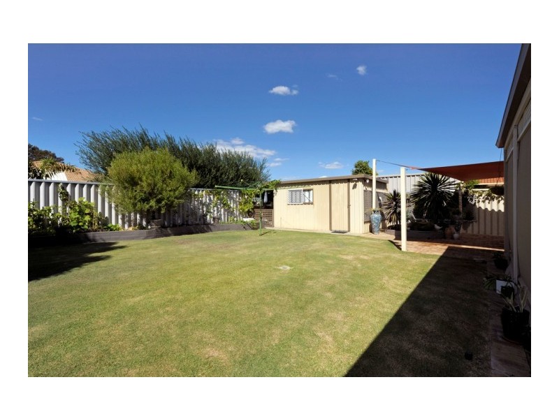 27 Hawker Street, Safety Bay WA 6169