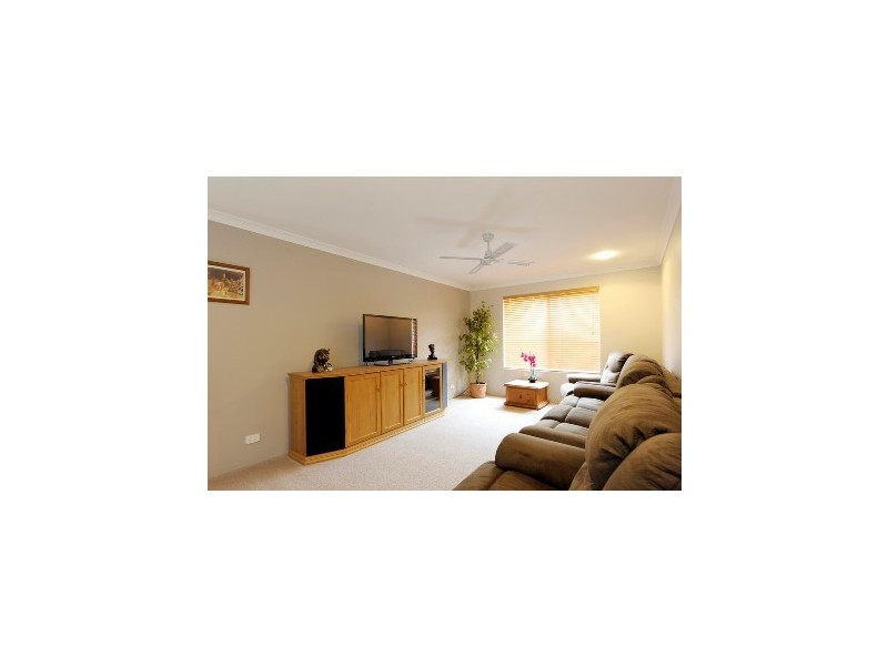 4 Woorabinda Rise, Lakelands WA 6180