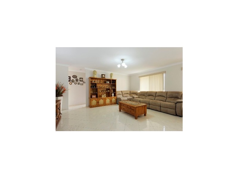 4 Woorabinda Rise, Lakelands WA 6180