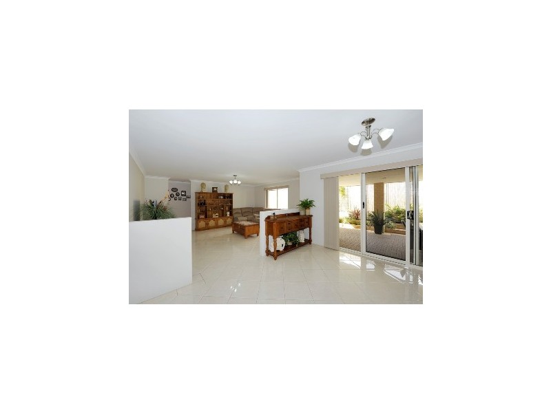 4 Woorabinda Rise, Lakelands WA 6180