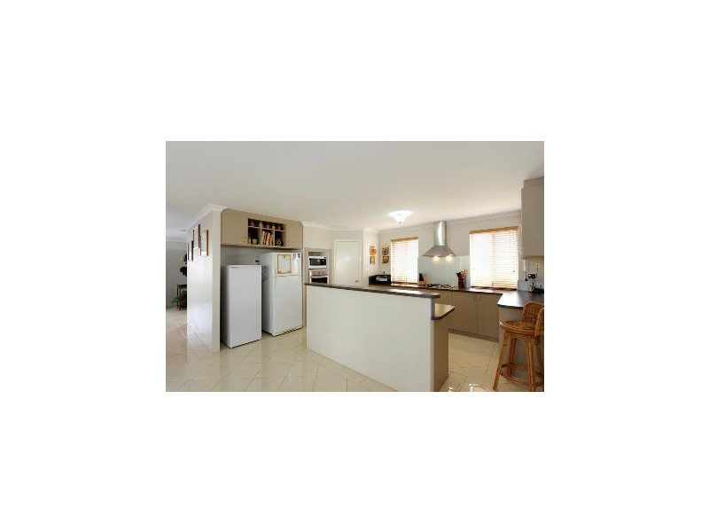 4 Woorabinda Rise, Lakelands WA 6180