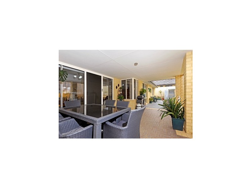 4 Woorabinda Rise, Lakelands WA 6180