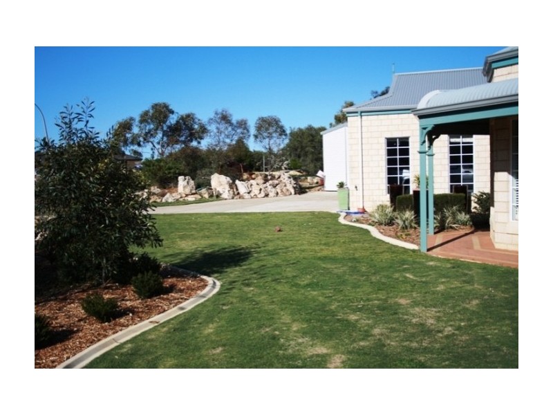 10 Lipscombe Place, Golden Bay WA 6174